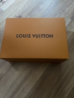 LV Sneakers size 8
