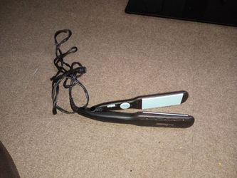 Wet 2 straight flat iron, light blue, and black