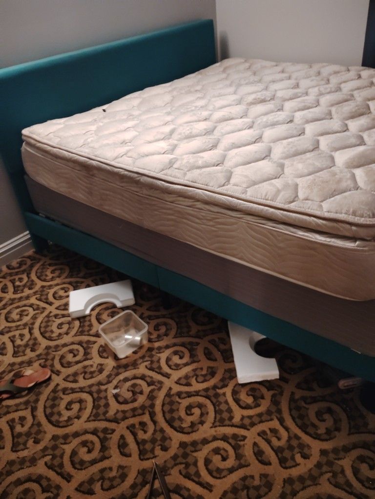 King Size Bed For Sale