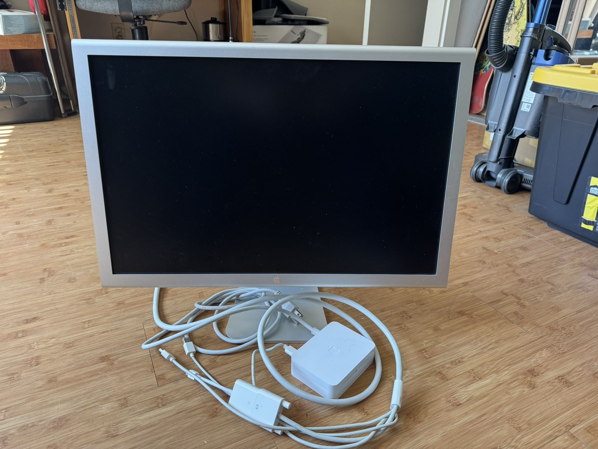 Apple Cinema Display 23” – Aluminum – Great Condition