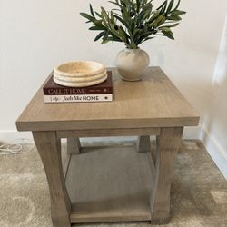 Mathis Legacy Classic Furniture Milano Leg End Table