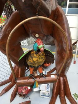 Metal yard art/ garden art/ hanging parrot