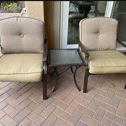 2 Outdoor chairs With A Table