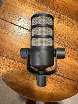 Rode pod mics and elgato low profile boom arms