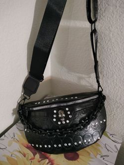 skull crossbody purse with earrings, necklace wrist/ring and skull press on nails