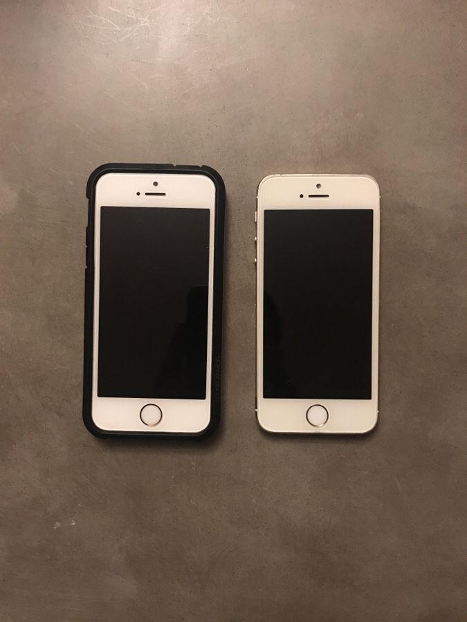 2 iPhone 5S Phones with 32 GB Each, AT&T