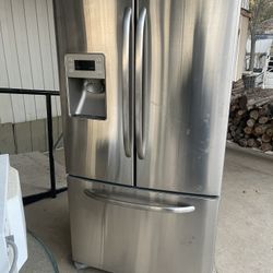 Refrigerator 