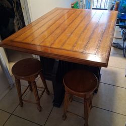 Nice High Dining Table With 4 Stools 