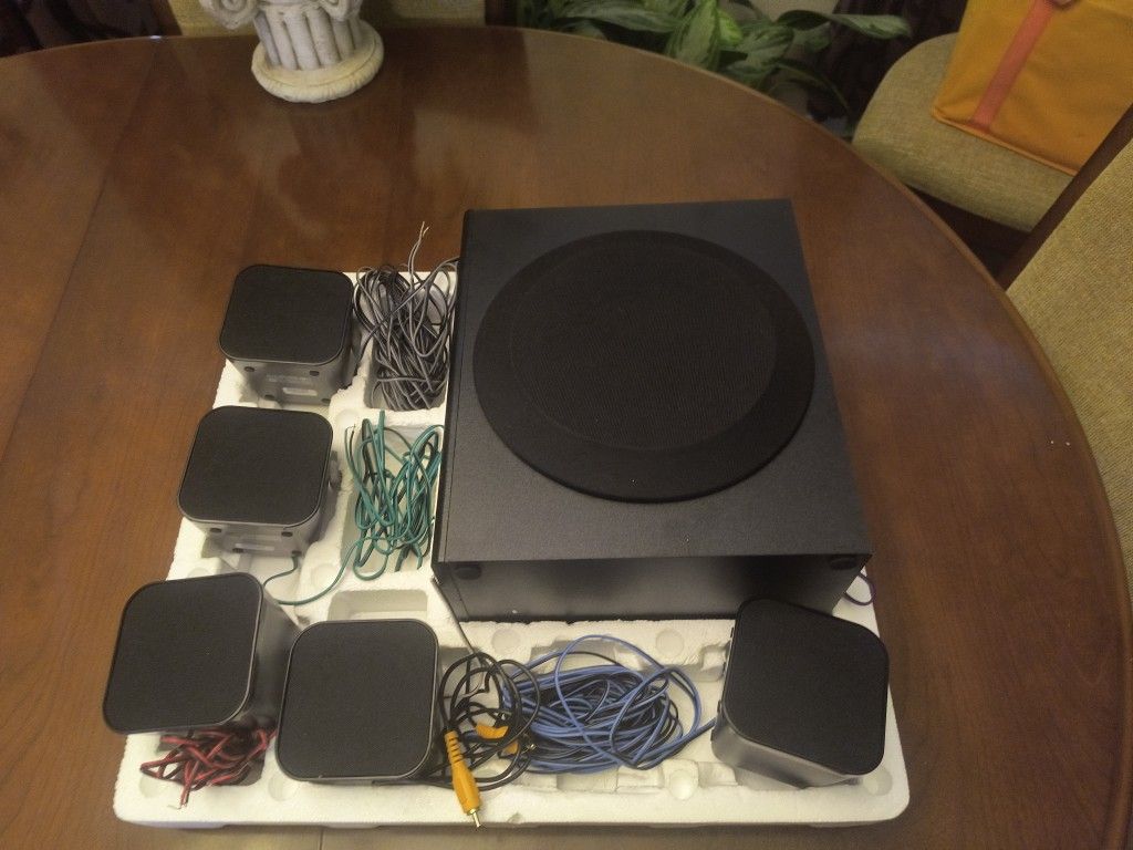 🎶 5.1 Surround Sound System – Home Theater Ready! 🎶