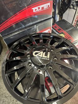 8x200 Ford 2500 22s Dually Wheels 