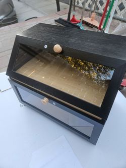 Bread box