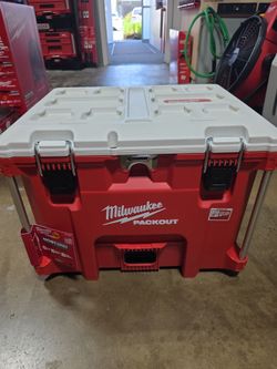 Milwaukee 40QT XL Cooler packout