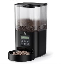 Pet feeder