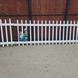  Fence  Big 14 Feet Wide  34 Hught  