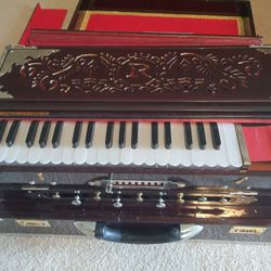 2 BEAUTIFUL HARMONIUMS! For Price of One! Amazing Quality and Sound - $1,200 (Edison)