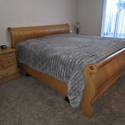 American Heirloom King Sleigh Bedroom Set