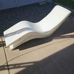 2 pool chairs