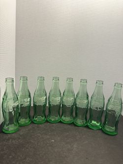 Vintage Coca Cola Around the World 8 bottle international collection
