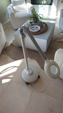 Aesthetician lamp