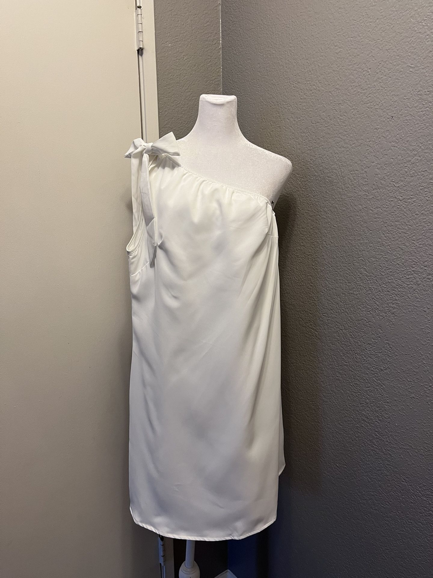 Women’s One Shoulder White Dress Size Medium