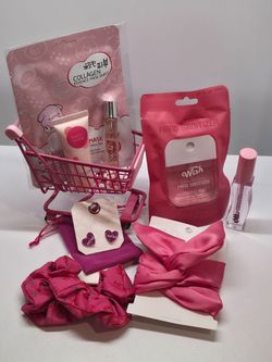 SHOPPING BASKET WITH ACCESSORIES
