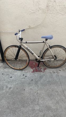 Slightly used throne fixie in good condition anf very fast