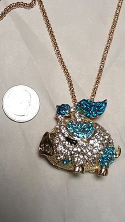 Lady blue crystal 3D piggy porket pig pendant necklace chain.