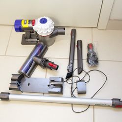 Dyson cordless battery powered vacuum with attachments

