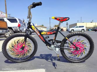 Kids 20in Bike with Flame Graphics