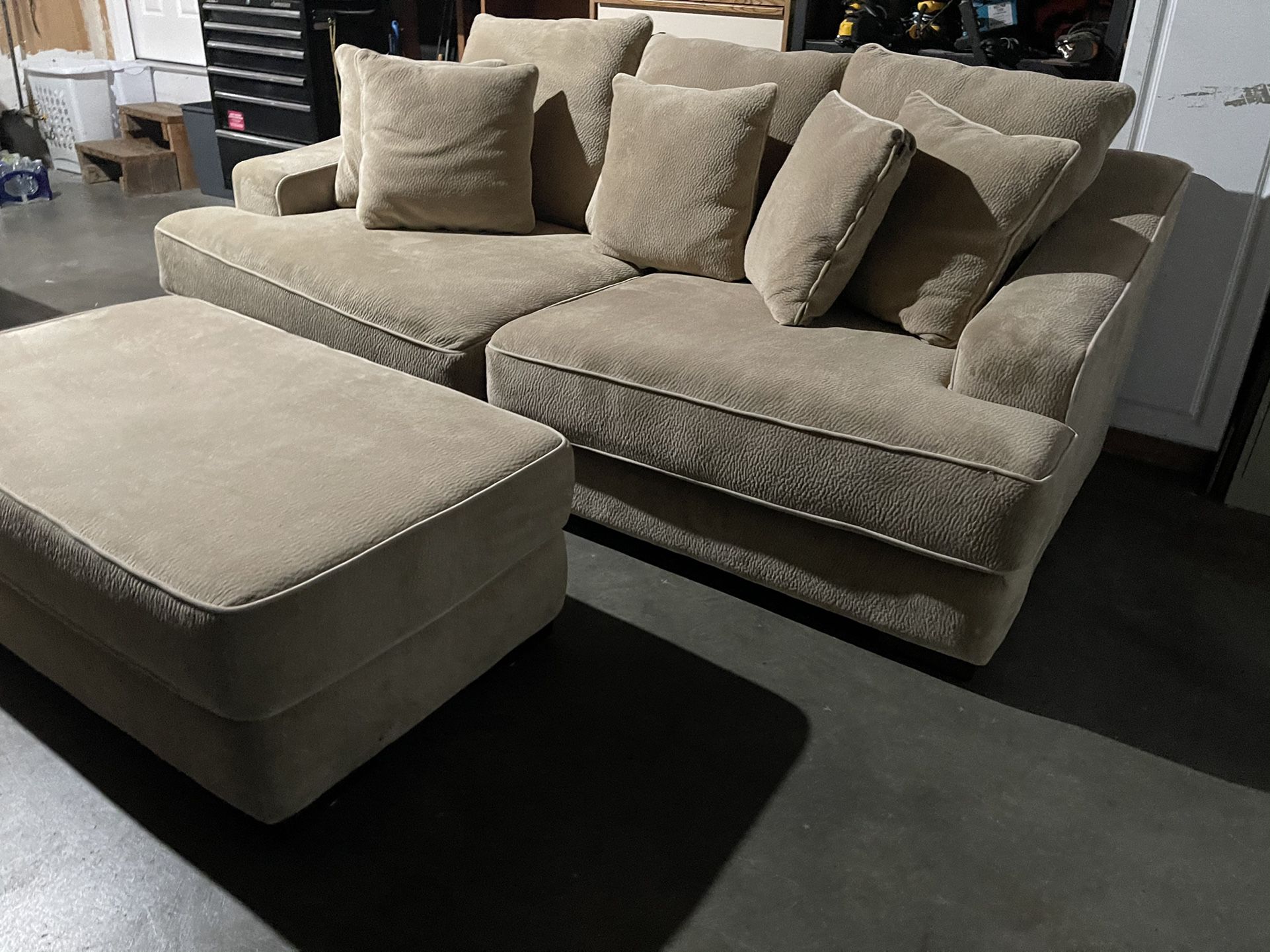 Oversized Sectional Or Couch W Ottoman 