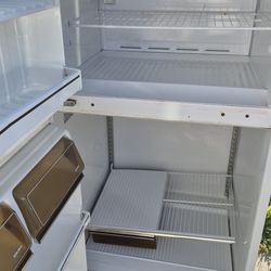 Working Fridge 50$ obo