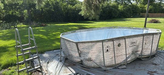Oval pool