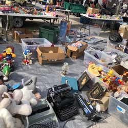 Everything on the Pictures  Selling Everything Together   Around 2000 pieces   Won’t sale nothing separately   $1000 everything  