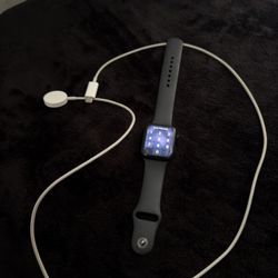 Apple Watch SE (GPS + Cellular) (2nd Generation)
