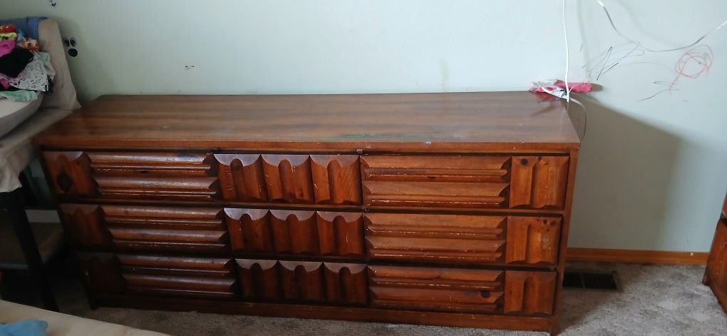 Long Dresser