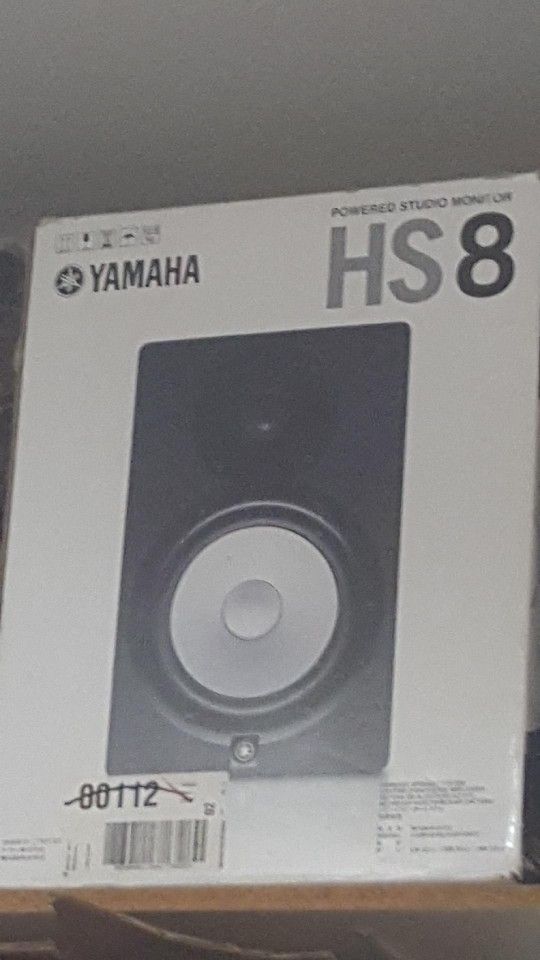 YAMAHA HS8 Powered Studio Monitor