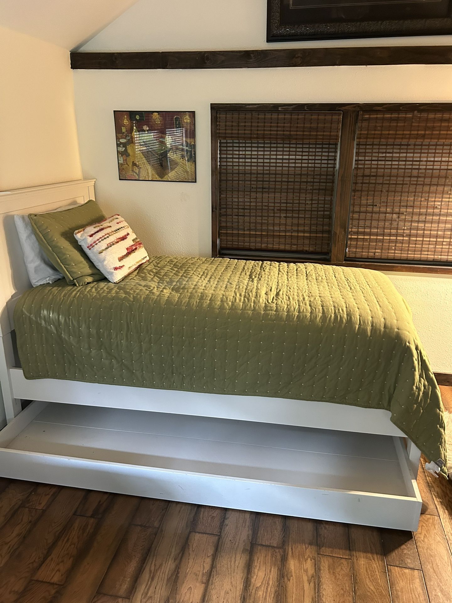 Pottery Barn Twin Trundle Bed- White