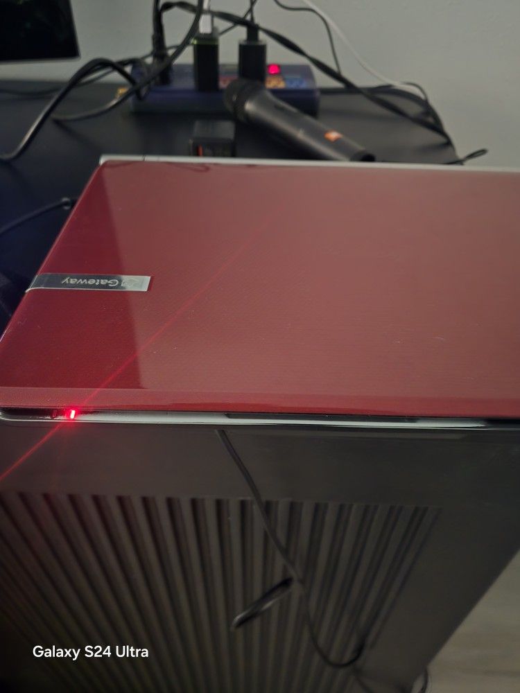Gateway Laptop (RED)