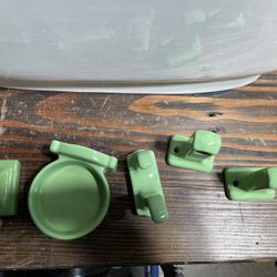 Antique Porcelain Bathroom Fixtures 