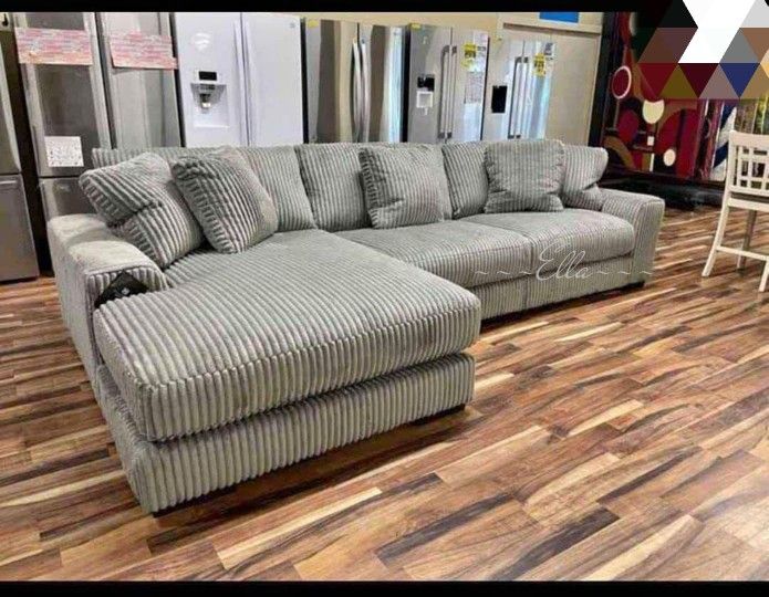 Lindyn Ivory 3-Piece Right-Arm Facing Sectional With Chaise
Ashley Furniture$10 Down Payment And Financing Available