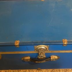 Vintage Blue Trunk – Retro Coffee Table / Storage Chest
