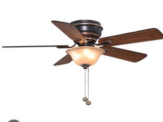 Hampton Bay Ceiling Fan AC 652. 44 inch. 5 blade with light kit.