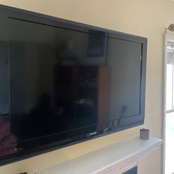 Toshiba 40" LCD TV - 1080p HDTV Model 40RV525R