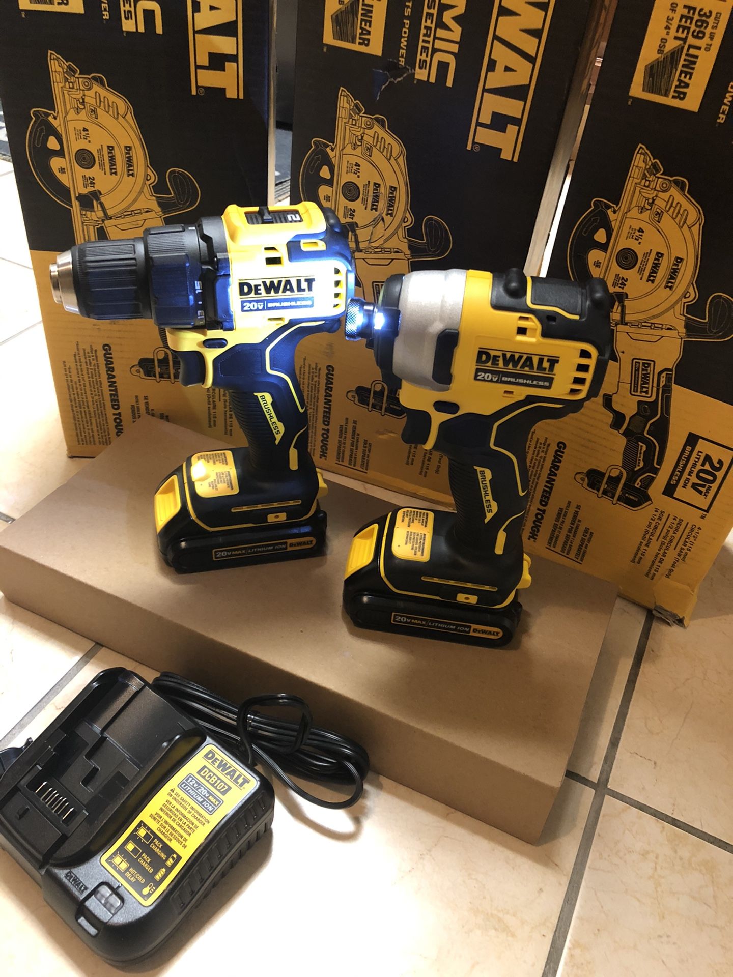 Dewalt Atomic 20-volt Max Lithium-Ion Brushless Cordless Compact Drill/impact Combo Kit (2-Tools) 2 Batteries 1.3ah