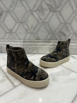 Size 7 J/SLIDES Camo Print High Top Sneaker Platform Booties
