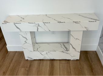 Entry/console/buffet table