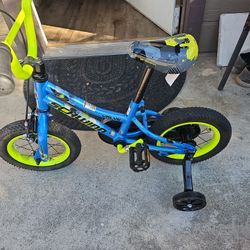 New SCHWINN BIKE TRAINING WHEELS  Adjustable Seat  2 3 4 5 Years Old 