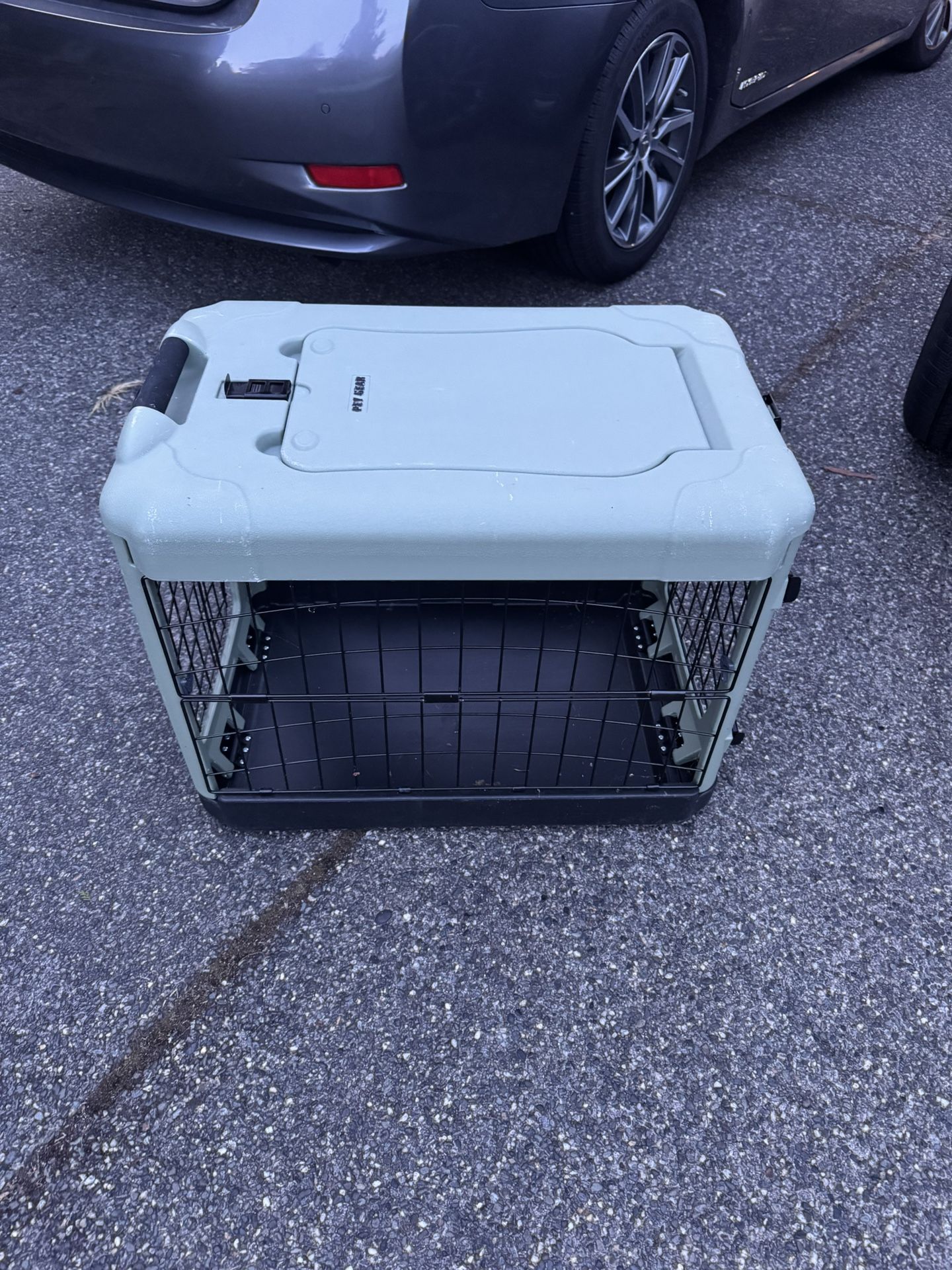 Petgear  Crate Sage Green  Very Nice Crate Can Fold Up!