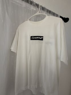 SUPREME T-SHIRTS 4 SIZES LARGE AND 1 XL