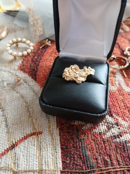 10k Yellow Gold Earring